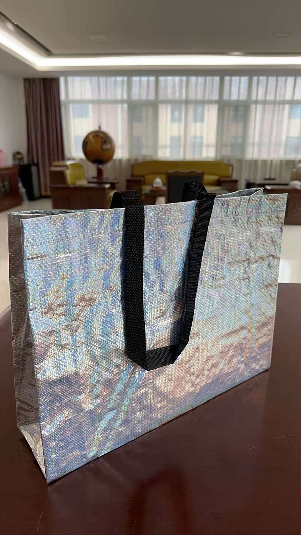 RGS PACKAGING의 새로운 레이저 필름 우븐 토트백