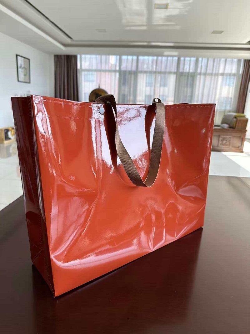 RGS PACKAGING의 새로운 광택 PP 및 PP 적층 선물용 토트백 출시